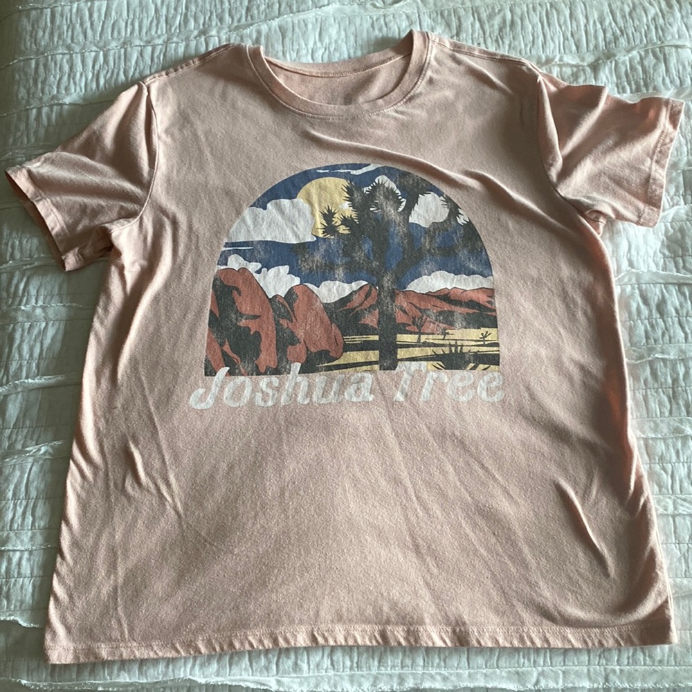 Graphic tee light pink medium